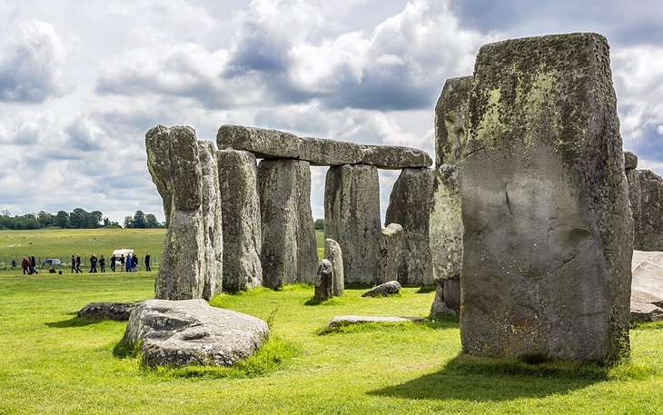 Stonehenge – Places to Visit in UK